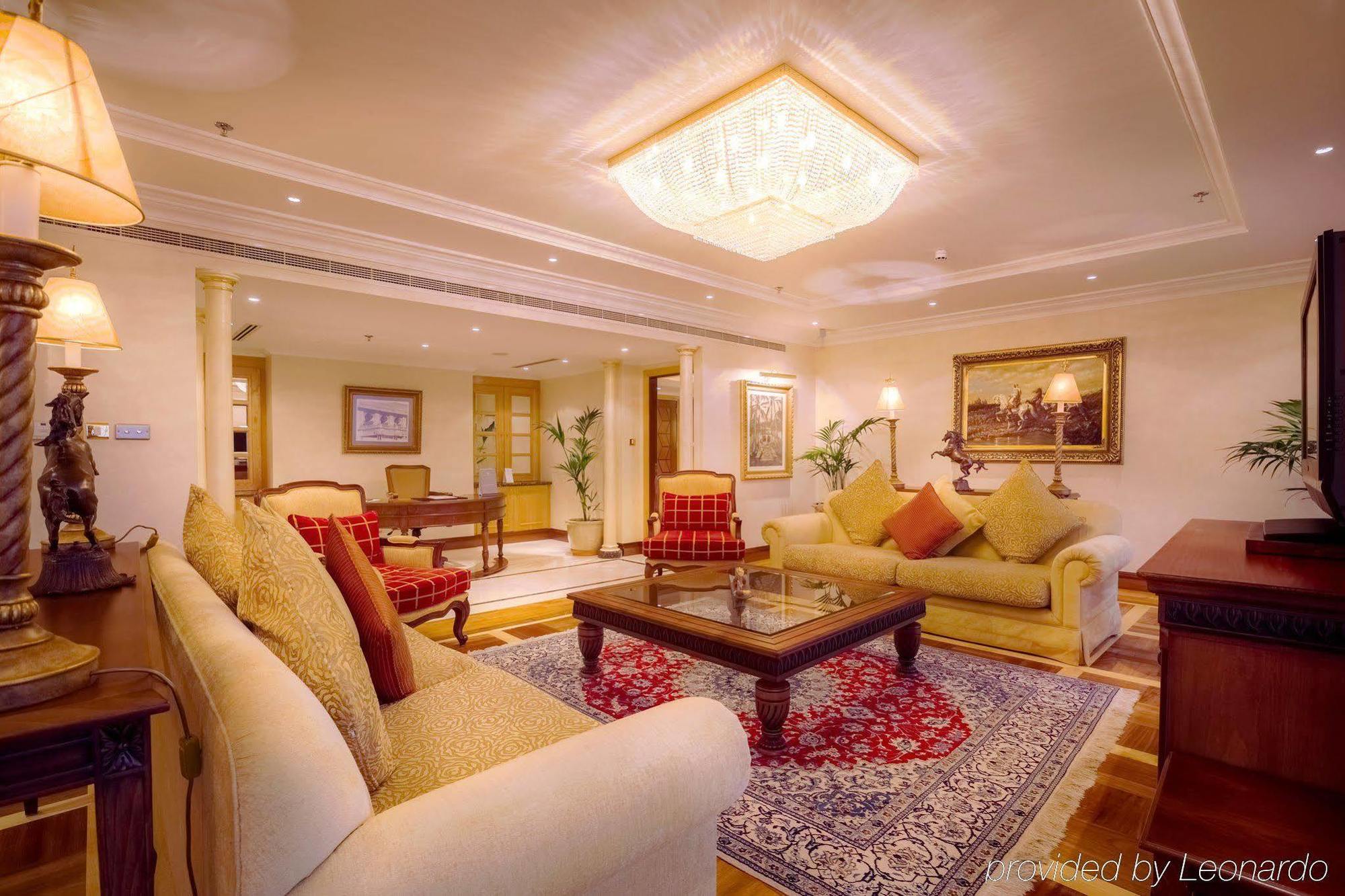 Corniche Hotel Abu Dhabi Room photo